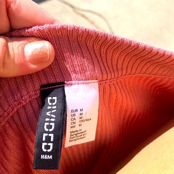 DIVIDED Ribbed Cropped Top - Picture 5 of 6